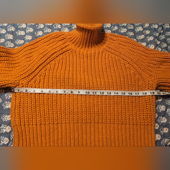 H&M Wool Blend Pumpkin Orange Cropped Turtleneck Sweater sz S - Picture 7 of 8